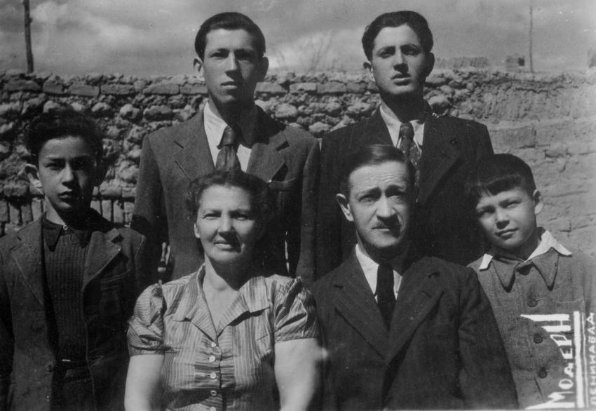 Joseph Polaniecki and his family in Leninabad